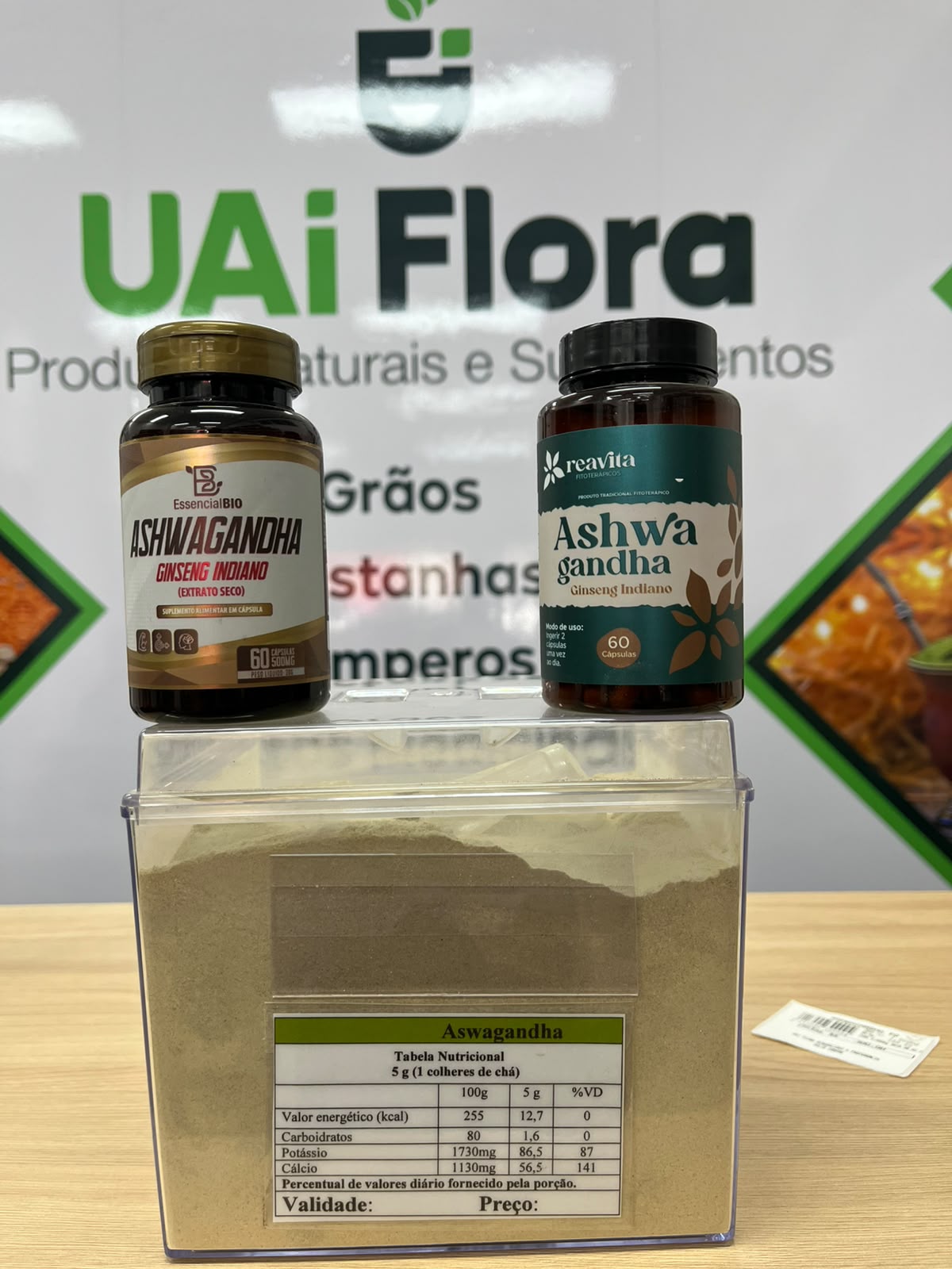 Ashwagandha em raiz seca e cápsulas